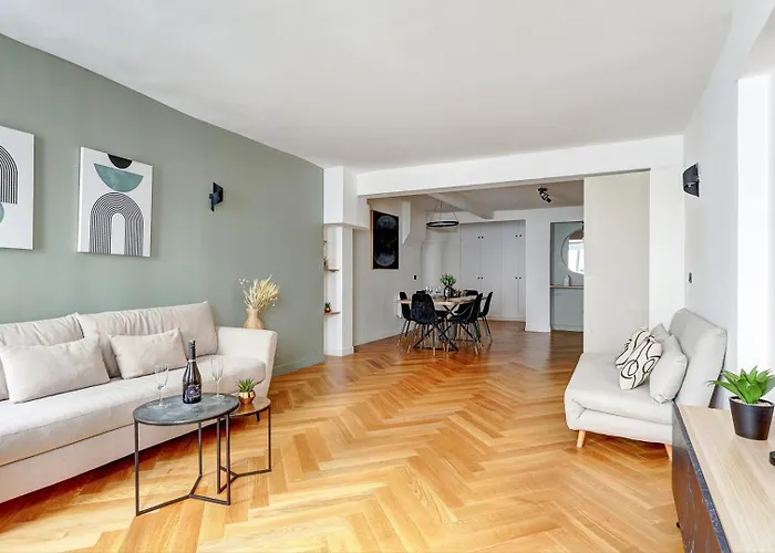 266 Montefiore Superbe A Apartament