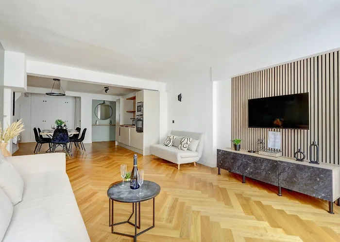 266 Montefiore Superbe A Apartament